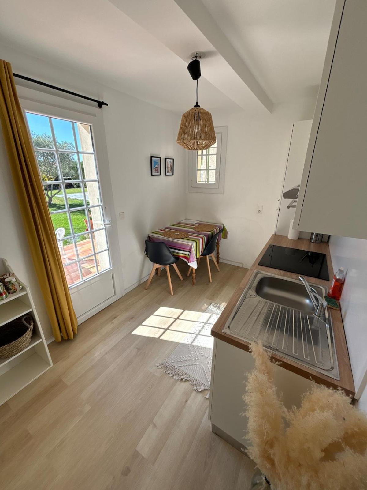 Studio En Provence Avec Piscine La Barben Kültér fotó