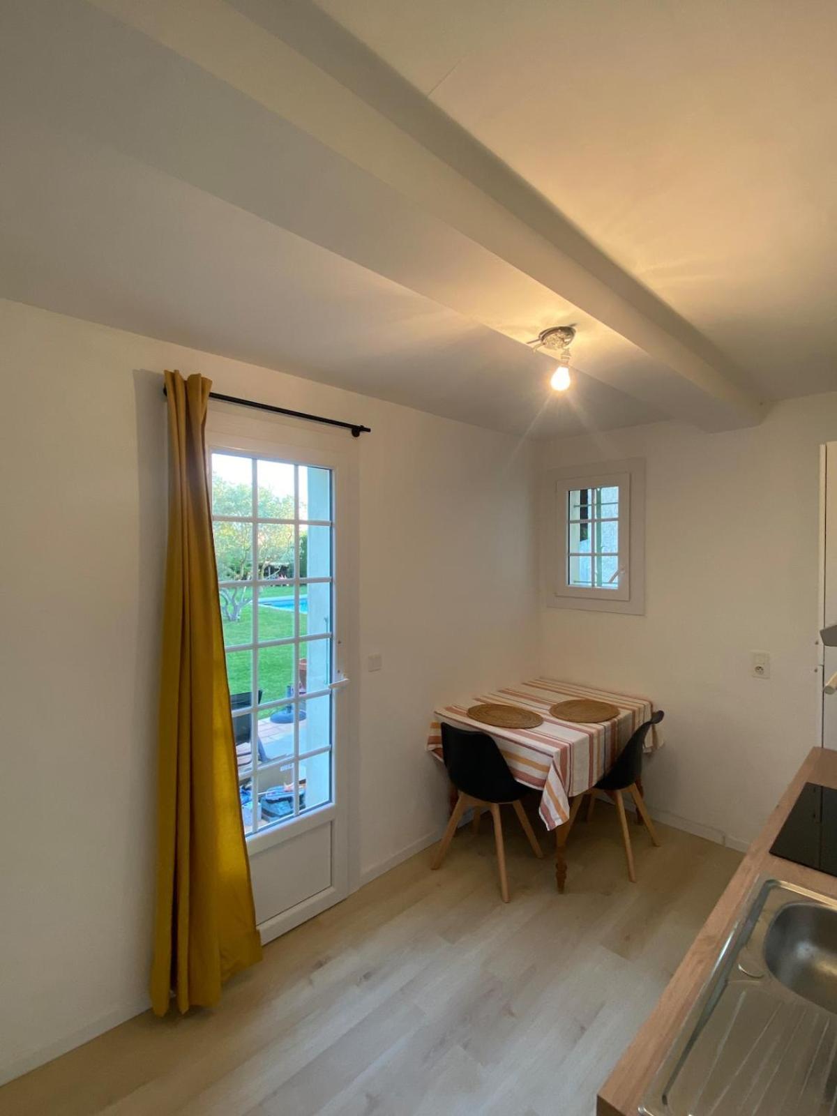 Studio En Provence Avec Piscine La Barben Kültér fotó