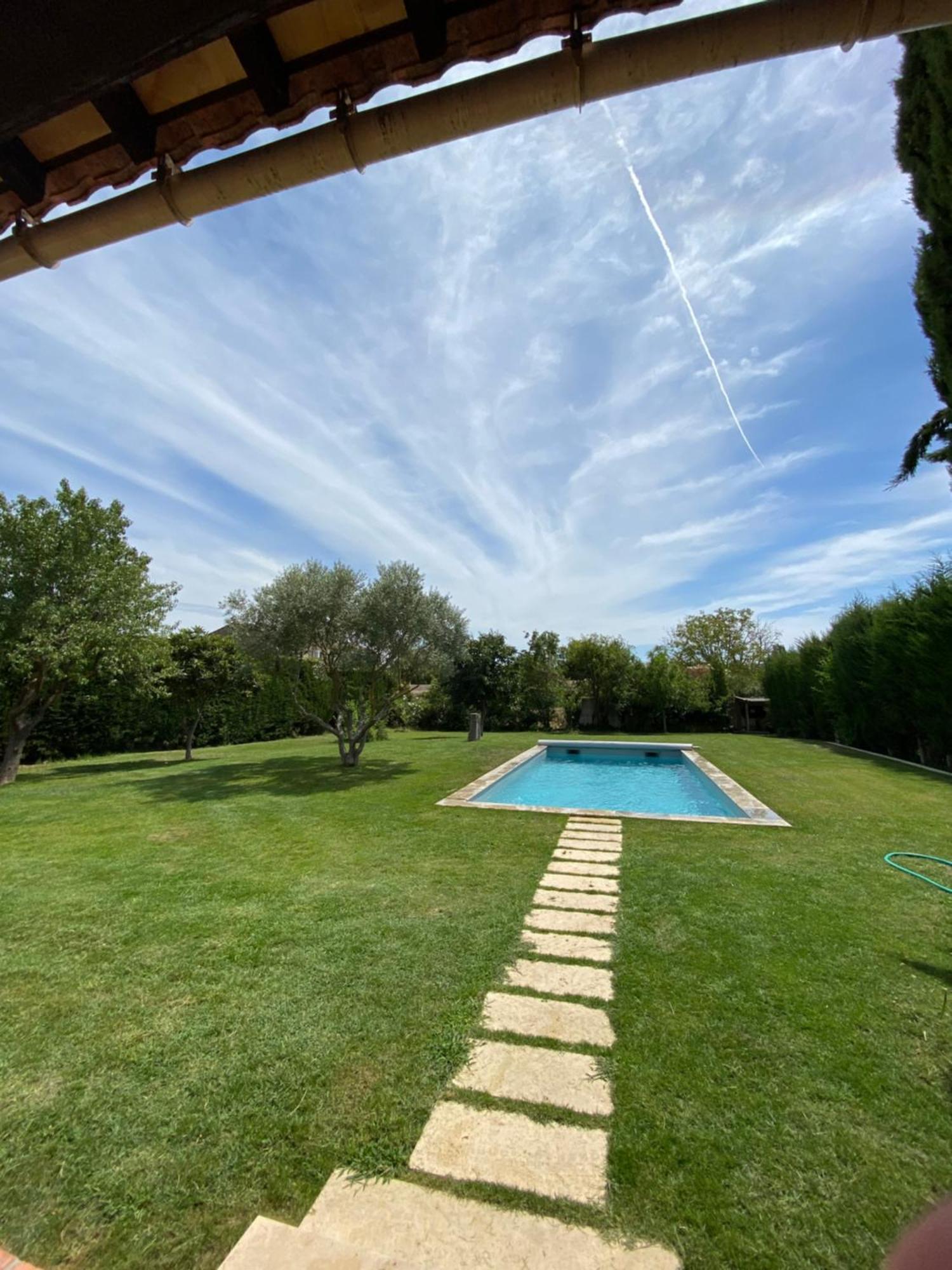 Studio En Provence Avec Piscine La Barben Kültér fotó