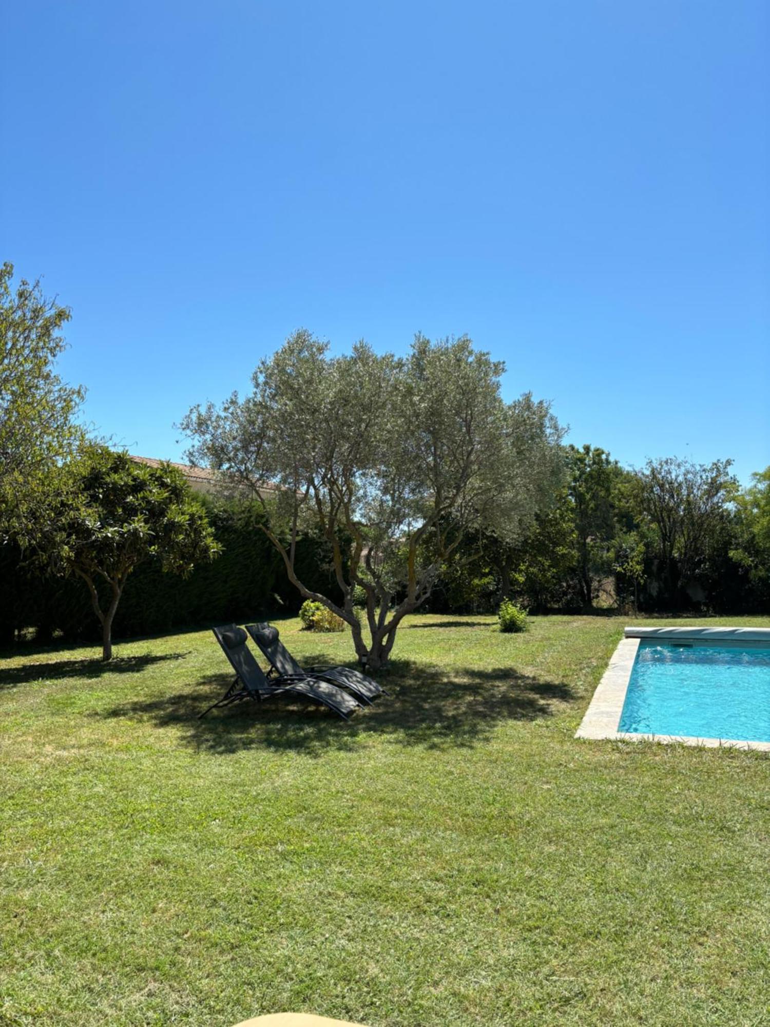 Studio En Provence Avec Piscine La Barben Kültér fotó